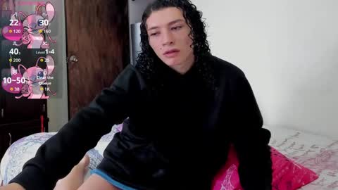 Snapshot of louise_22cm chatting on 04.23.26 Mi lu online show from 04.23.26