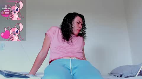 Snapshot of louise_22cm chatting on 05.25.26 Mi lu online show from 05.25.26
