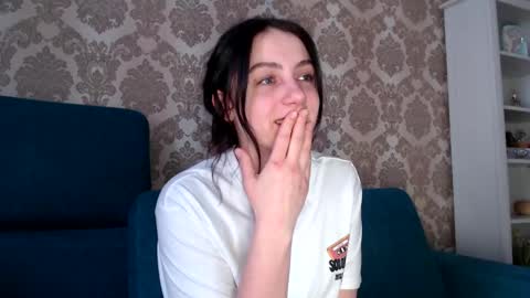 Snapshot of louise_phlox chatting on 03.12.25 Louise online show from 03.12.25