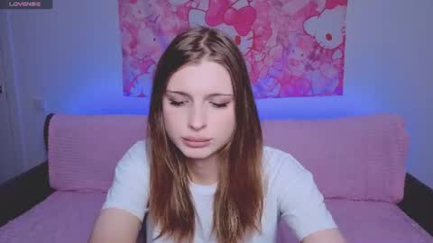 Snapshot of louisekane chatting on 06.20.26 LouiseKane online show from 06.20.26