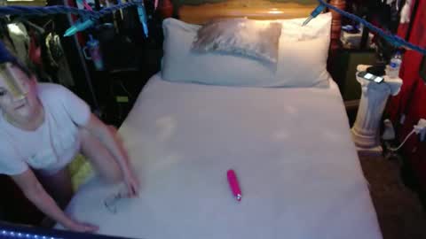 love2shareletsplay online show from 02.22.26