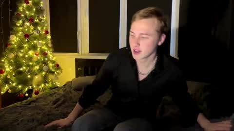 Snapshot of love4couple chatting on 01.12.26 Mary and Tom online show from 01.12.26