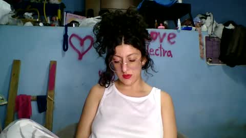 Snapshot of love_electra chatting on 10.02.25 love_electra online show from 10.02.25