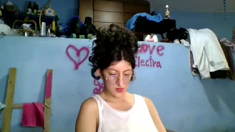 Snapshot of love_electra chatting on 10.04.25 love_electra online show from 10.04.25