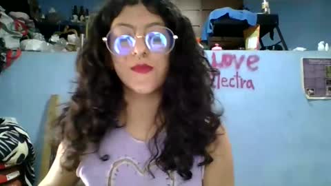 Snapshot of love_electra chatting on 10.21.25 love_electra online show from 10.21.25
