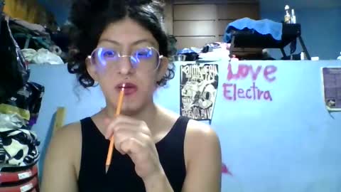 Snapshot of love_electra chatting on 10.27.25 love_electra online show from 10.27.25