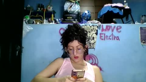 Snapshot of love_electra chatting on 11.17.25 love_electra online show from 11.17.25