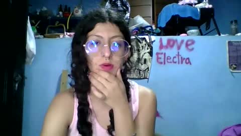 Snapshot of love_electra chatting on 12.05.25 love_electra online show from 12.05.25