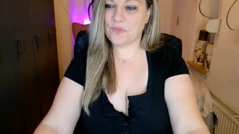 Love Kimx online show from 06.11.26