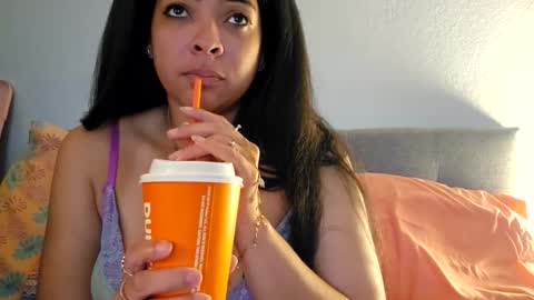 Snapshot of love_raquel_xo chatting on 05.10.26 Raquel Love online show from 05.10.26