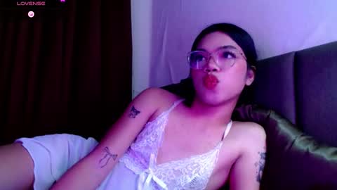 Snapshot of love_seren chatting on 10.05.25 Seren online show from 10.05.25