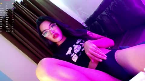 Snapshot of love_seren chatting on 10.10.25 Seren online show from 10.10.25