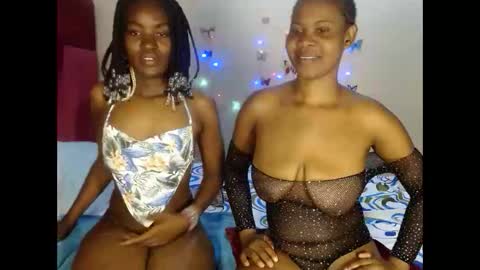 Snapshot of love_sparkle chatting on 10.14.25 love_sparkle online show from 10.14.25