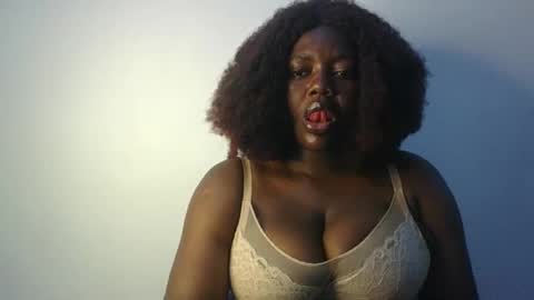 Snapshot of lovecumsluttie chatting on 09.21.25 mila online show from 09.21.25