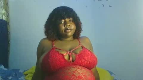 Snapshot of lovecumsluttie chatting on 10.06.25 mila online show from 10.06.25