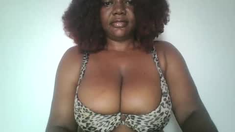 Snapshot of lovecumsluttie chatting on 10.08.25 mila online show from 10.08.25