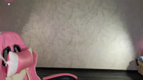 Snapshot of lovelly_molly chatting on 04.22.26 Molly online show from 04.22.26