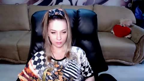 Snapshot of lovellymalina chatting on 06.12.26 private open online show from 06.12.26