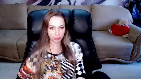 Snapshot of lovellymalina chatting on 06.22.26 private open online show from 06.22.26