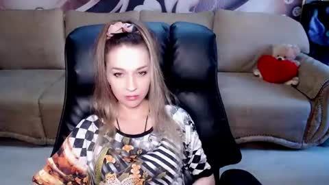Snapshot of lovellymalina chatting on 07.05.26 private open online show from 07.05.26