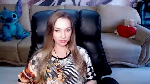 Snapshot of lovellymalina chatting on 07.25.26 private open online show from 07.25.26