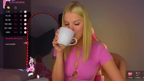 Snapshot of lovely_babyy chatting on 11.12.25 Jenny online show from 11.12.25