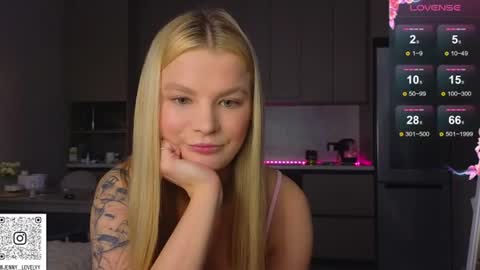 Snapshot of lovely_babyy chatting on 06.24.26 Jenny online show from 06.24.26
