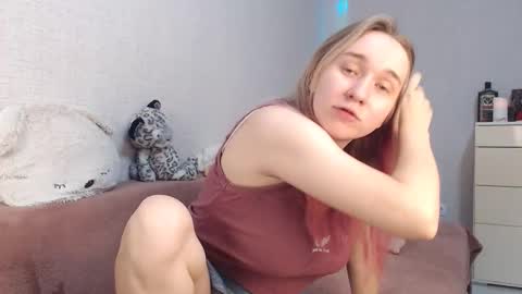 Lovely Hayley online show from 10.31.25