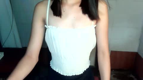 Snapshot of lovely_joan123 chatting on 05.16.26 lovely_joan123 online show from 05.16.26