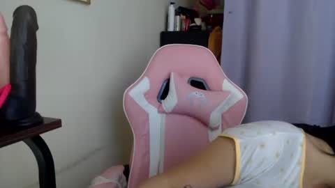 lovely_leah23 online show from 11.29.25