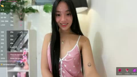 Snapshot of lovely_leah23 chatting on 06.06.26 lovely_leah23 online show from 06.06.26