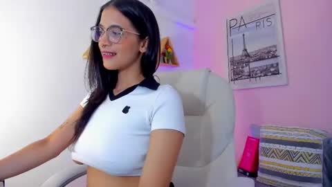 Snapshot of lovely_oliviaa chatting on 07.28.26 Olivia online show from 07.28.26