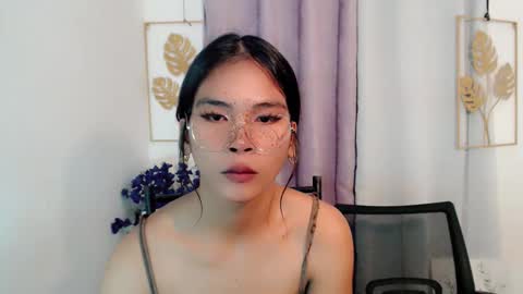 Snapshot of lovely_oliviax chatting on 04.28.26 KATE online show from 04.28.26