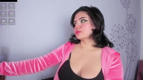 Snapshot of lovely_paris_01 chatting on 02.10.25 Paris Rose online show from 02.10.25