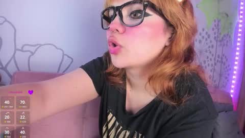 Snapshot of lovely_paris_01 chatting on 10.15.25 Paris Rose online show from 10.15.25