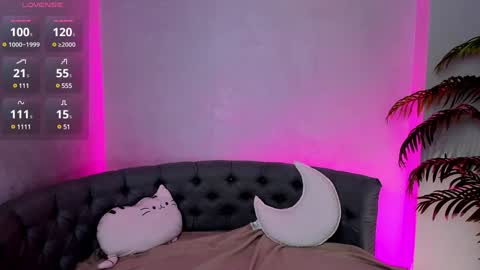 Snapshot of lovely_poppy chatting on 12.19.24 Lolly online show from 12.19.24