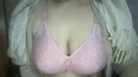 Snapshot of lovely_sweet_girl chatting on 12.31.24 katrina follow me guys online show from 12.31.24