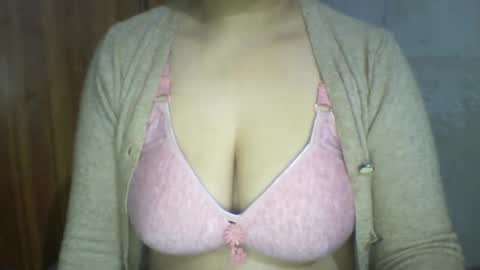 Snapshot of lovely_sweet_girl chatting on 01.05.25 katrina follow me guys online show from 01.05.25