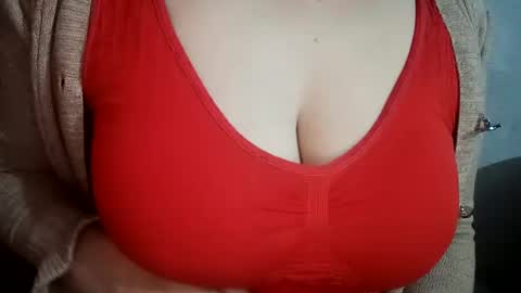 Snapshot of lovely_sweet_girl chatting on 02.04.25 katrina follow me guys online show from 02.04.25