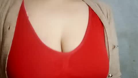 Snapshot of lovely_sweet_girl chatting on 02.13.25 katrina follow me guys online show from 02.13.25