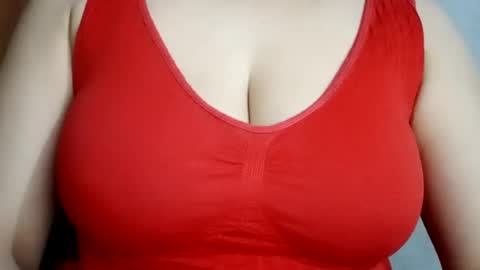 Snapshot of lovely_sweet_girl chatting on 02.15.25 katrina follow me guys online show from 02.15.25