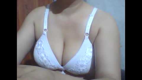 Snapshot of lovely_sweet_girl chatting on 10.24.25 katrina follow me guys online show from 10.24.25