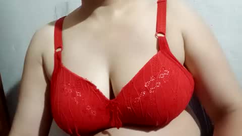 Snapshot of lovely_sweet_girl chatting on 05.15.26 katrina follow me guys online show from 05.15.26