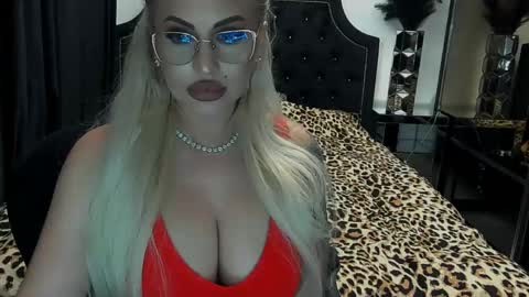 Snapshot of lovelyblondyxxx chatting on 04.24.26 PrAllinXXXa online show from 04.24.26