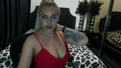 Snapshot of lovelyblondyxxx chatting on 05.03.26 PrAllinXXXa online show from 05.03.26
