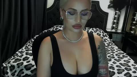 Snapshot of lovelyblondyxxx chatting on 05.04.26 PrAllinXXXa online show from 05.04.26
