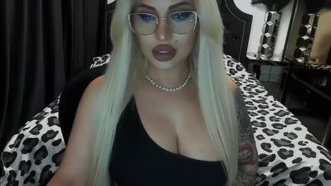 Snapshot of lovelyblondyxxx chatting on 05.05.26 PrAllinXXXa online show from 05.05.26