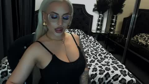 Snapshot of lovelyblondyxxx chatting on 05.15.26 PrAllinXXXa online show from 05.15.26