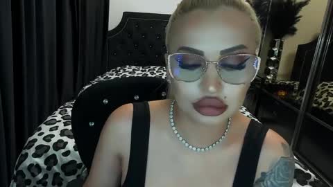 Snapshot of lovelyblondyxxx chatting on 05.22.26 PrAllinXXXa online show from 05.22.26