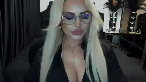 Snapshot of lovelyblondyxxx chatting on 06.06.26 PrAllinXXXa online show from 06.06.26
